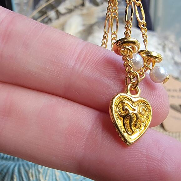 Vintage 1980s Gold Tone Dangle Earrings Heart Pearl Drop New Old Stock 2 Inch - Picture 9 of 10